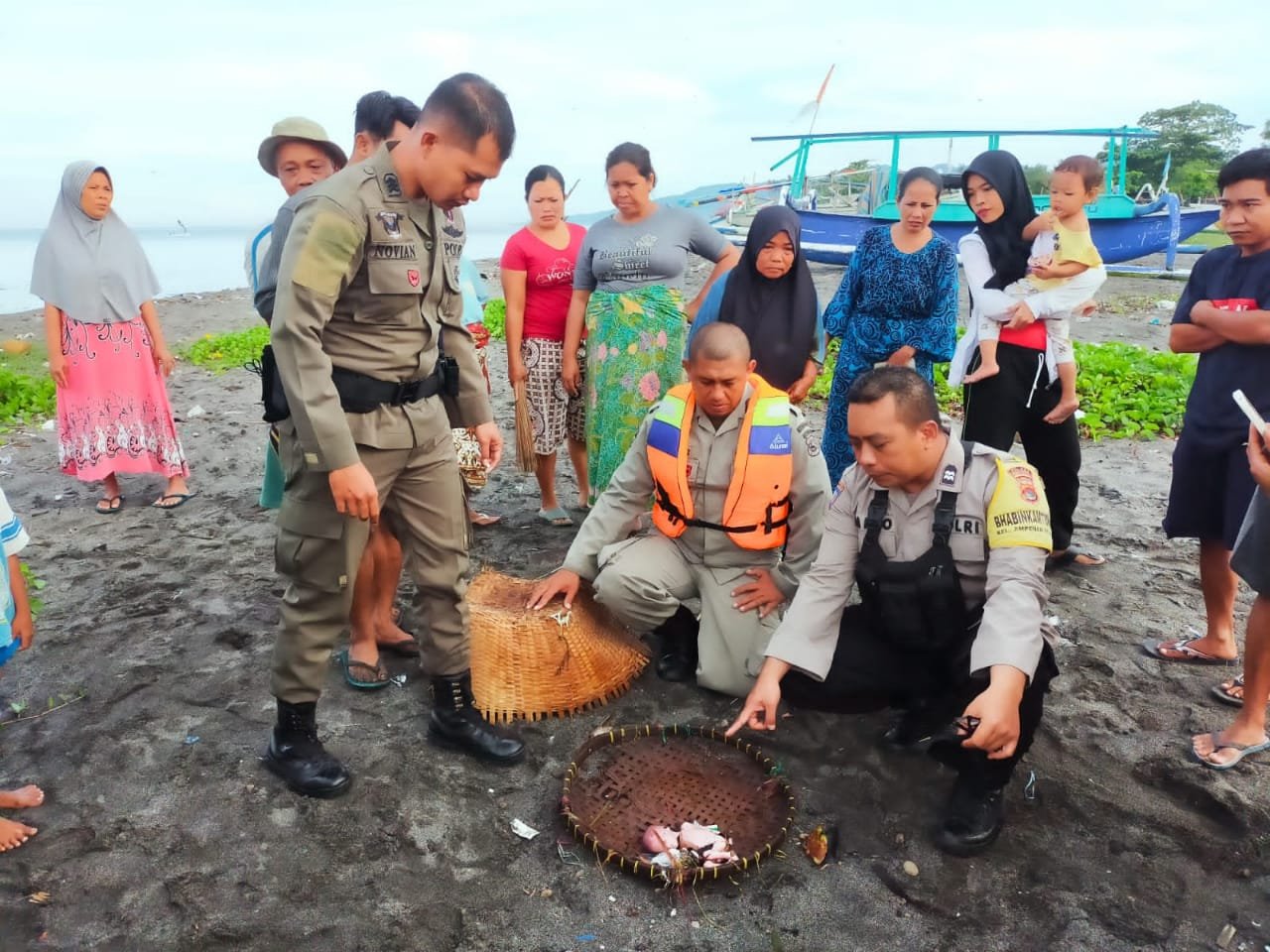 Orang Tua Biadab, Tega Bunuh Bayinya yang  Baru Lahir dan Dibuang ke Pantai