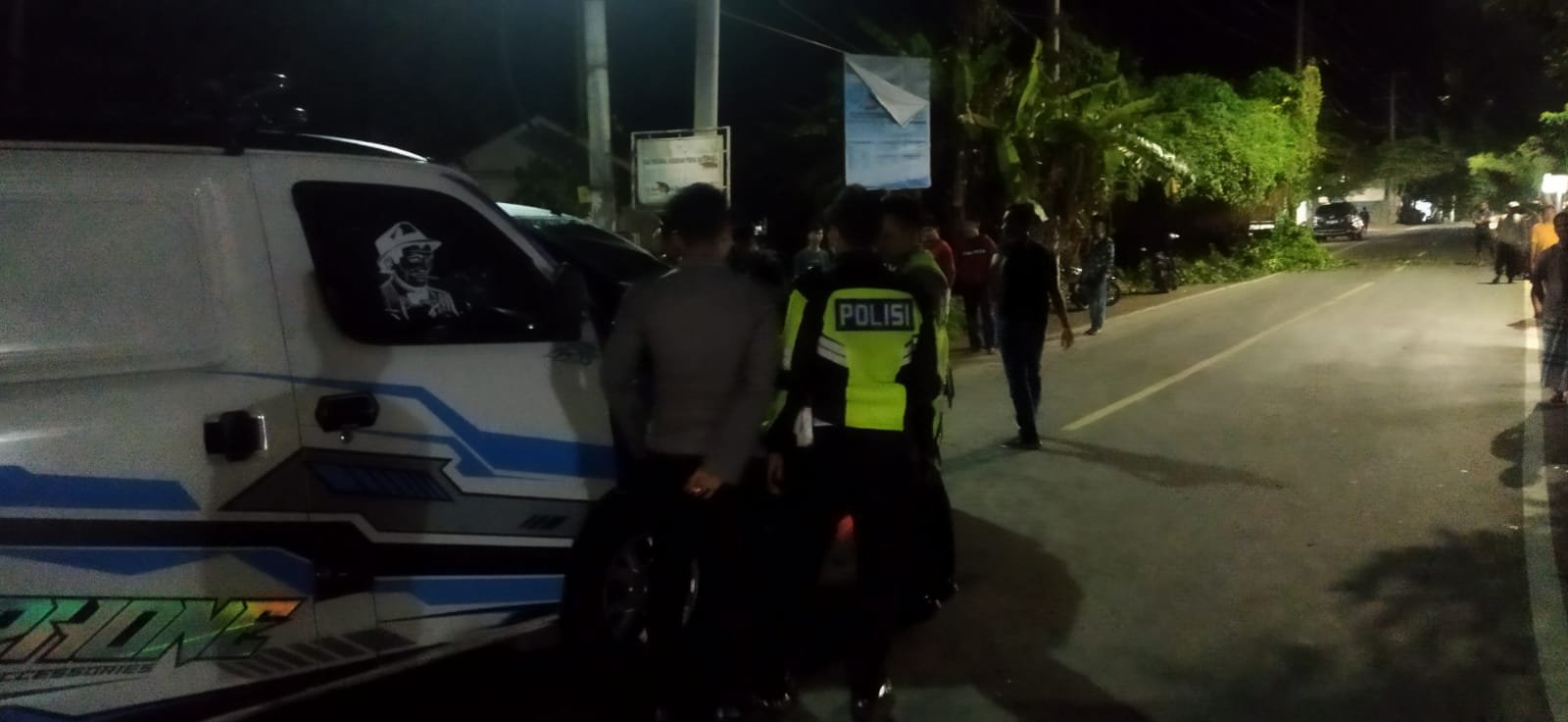 Mobil Dinas PImpinan DPRD Lombok Utara Adu Jangkrik dengan Mobil Grand Max