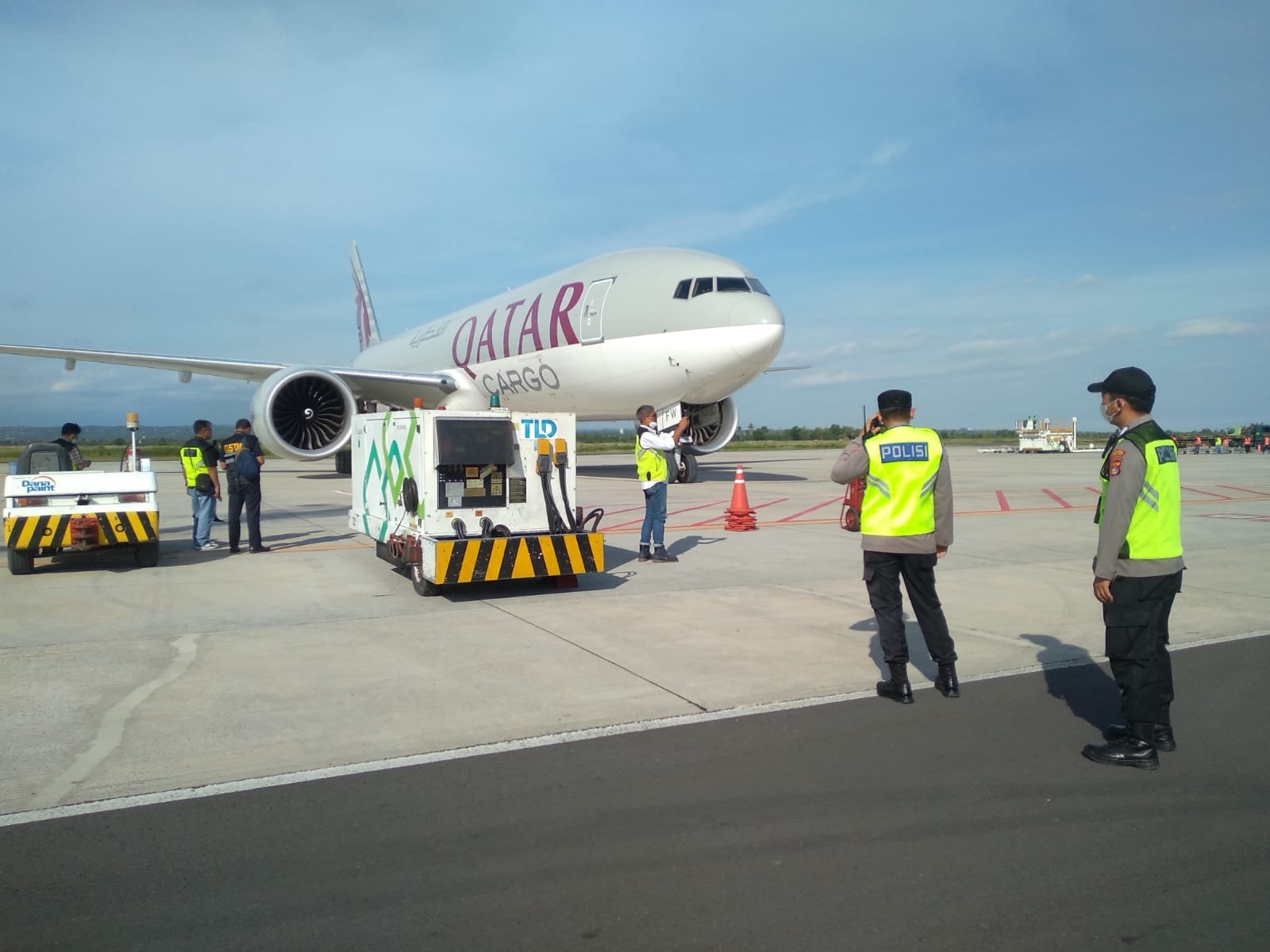 Pesawat Qatar Airways dan Malasysia Airlines Angkut Logistik WSBK Tahap I dan II, Polres Loteng Perketat Pengamanan