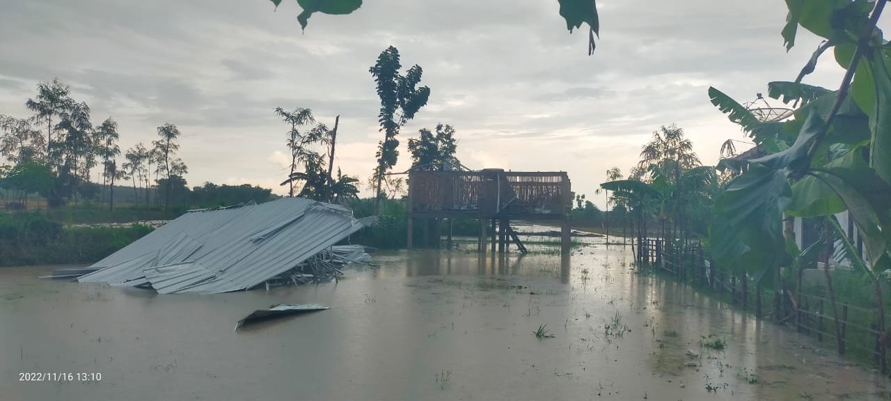 Puluhan Rumah Warga Desa Loang Maka Rusak Diterjang Angin Puting Beliung
