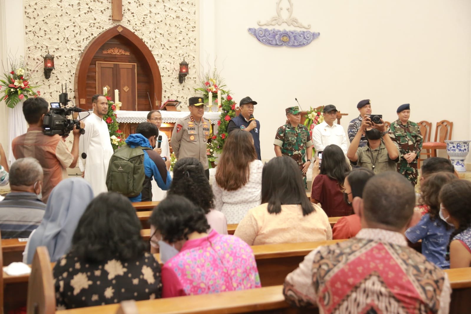 Pastikan Malam Misa Natal Aman, Kapolda NTB Dan Gubernur Kunjungi Sejumlah Gereja di Mataram