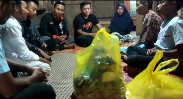 FJLT Lotim Santuni Jumadil Murid  SD yang Menjadi Tulang Punggung Keluarganya