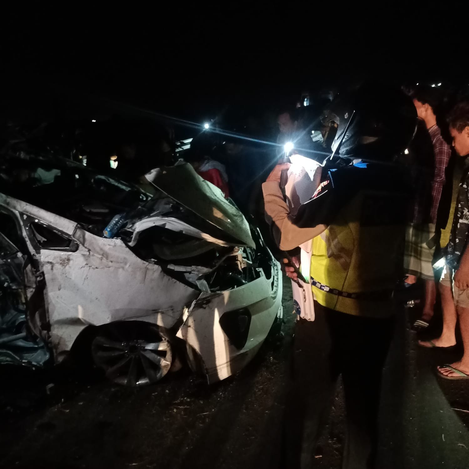 Kecelakaan Maut, 2 Penumpang Toyota Innova Reborn Tewas 3 Luka Parah