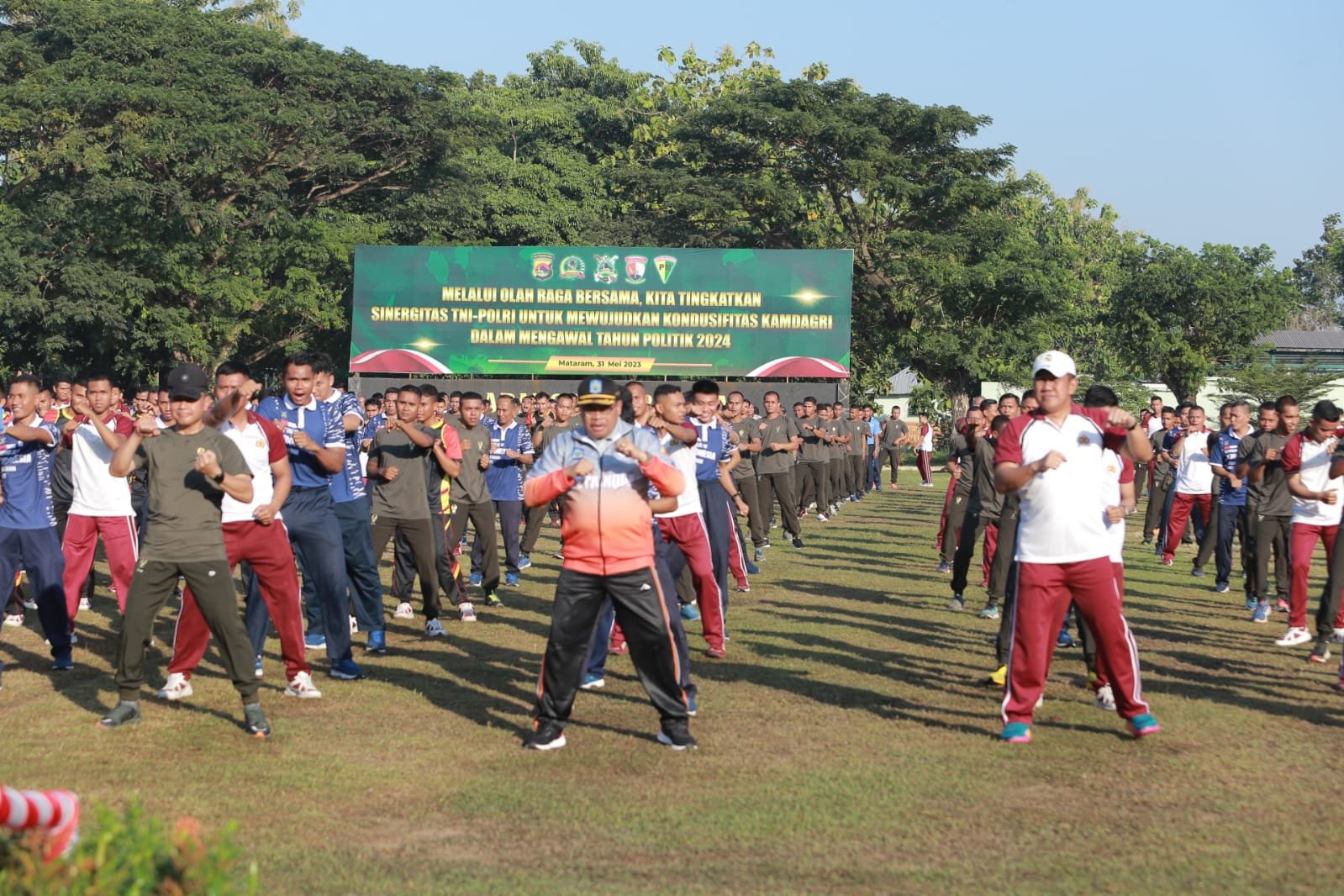 Meriahkan HUT Bhayangkara 77 Kapolda, Komandan KOREM Bersama Anggota Gelar Olahraga Bersama