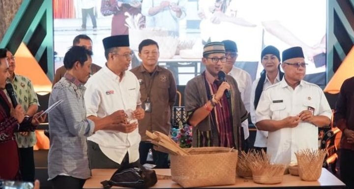 Bupati Lotim dan Gubernur NTB Kompak Dampingi Menparekrap Berkunjung ke Desa Wisata Labuhan Lombok