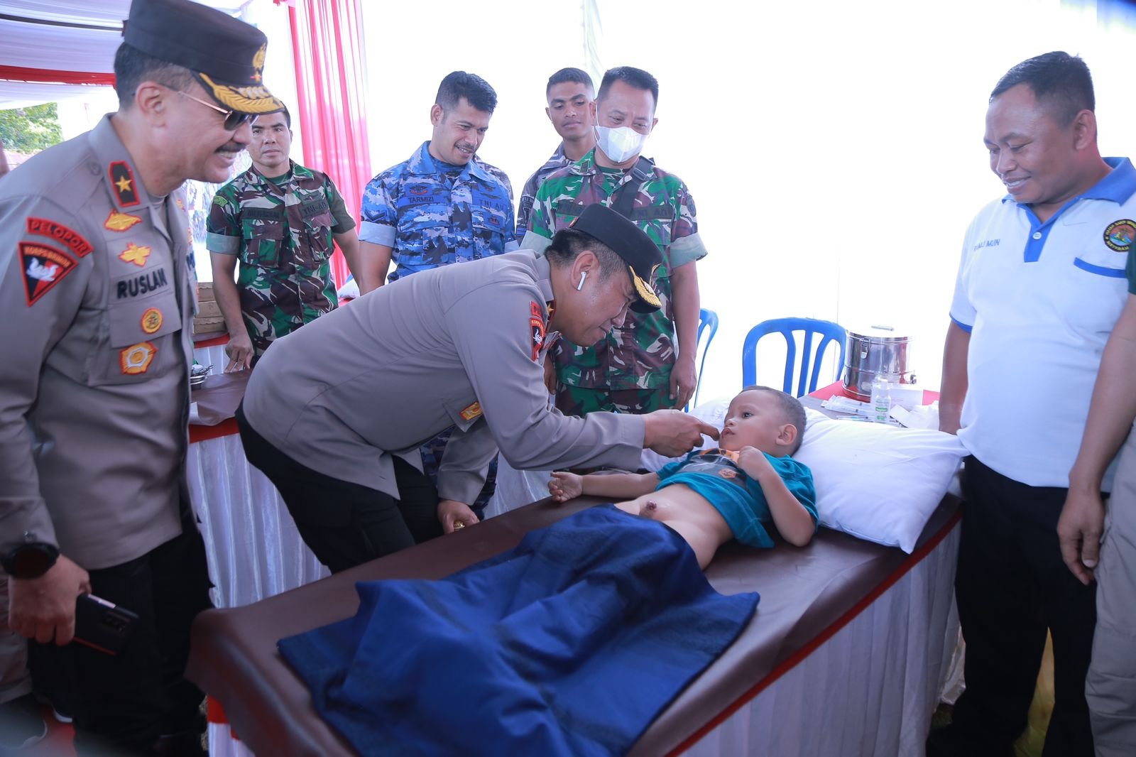 Mengabdi untuk Rakyat, Polda NTB bersama TNI Gelar Baksos dan Bakti Kesehatan