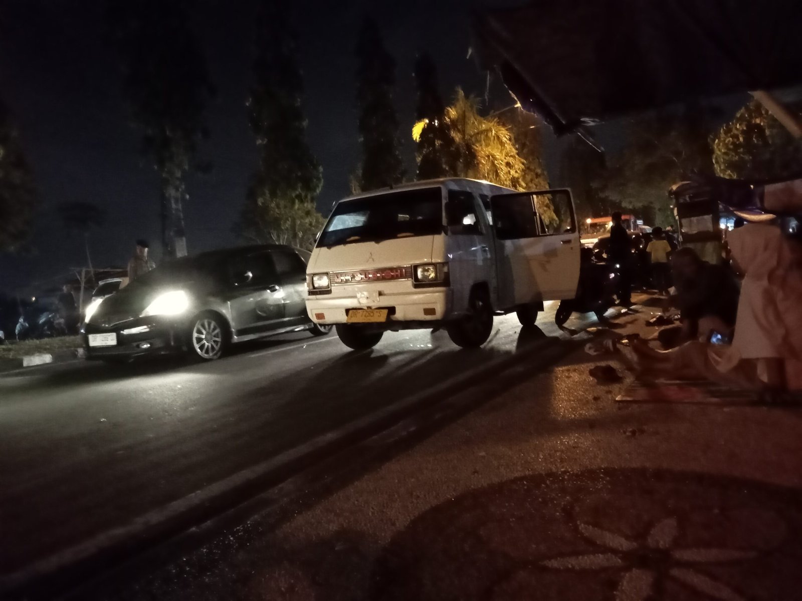 Jemput Kloter Terakhir Pemulangan Haji NTB,  Jalan Depan Asrama Haji Macet
