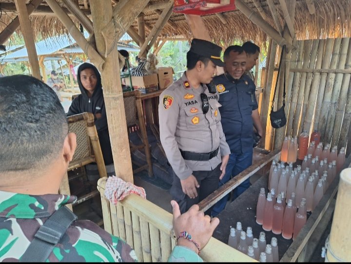Warung Pedagang Minuman Tuak Dusun Lulur Desa Kertasari  Digeruduk Aparat