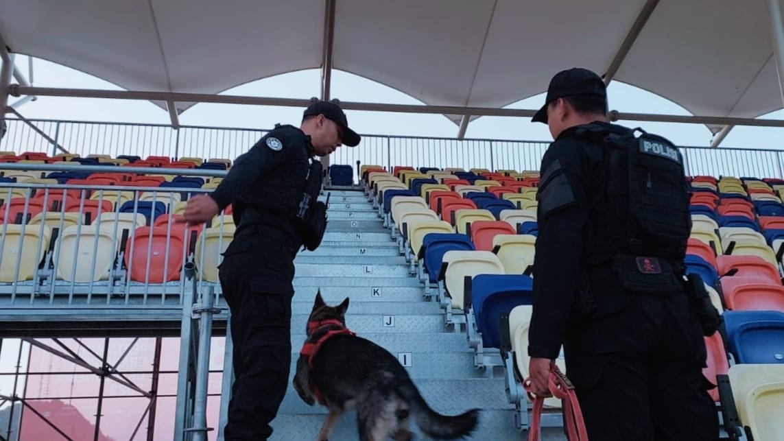 Anjing Pelacak K9 Polda NTB Beraksi Sterilkan Kawasan Sirkuit  MotorGp