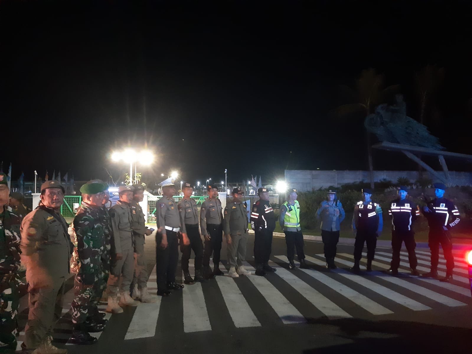 Kompak Gabungan Aparat Keamanan di Lombok Tengah Gelar Patroli Bersama