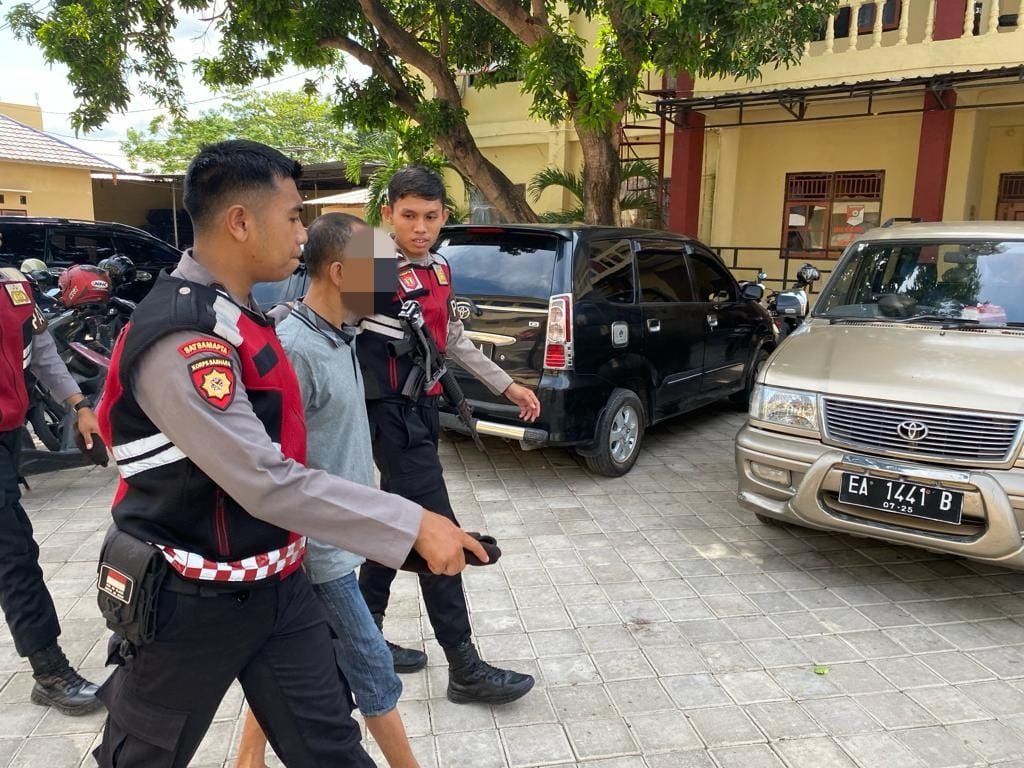 Ngamuk Bawa Senjata Tajam, orang Gila di Sumbawa Diamankan Polisi