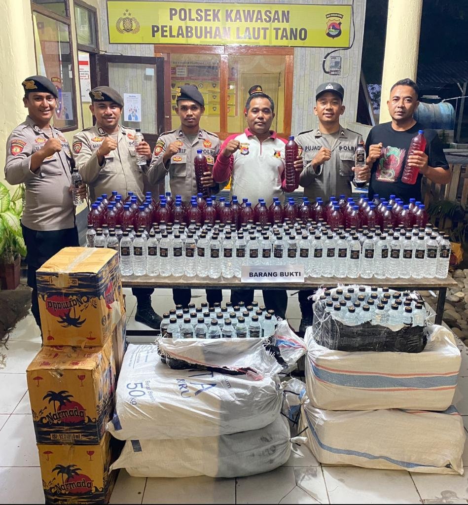 Penyeberangan Ratusan Botol Miras Arak Bali Digagalkan Petugas Pelabuhan Poto Tano