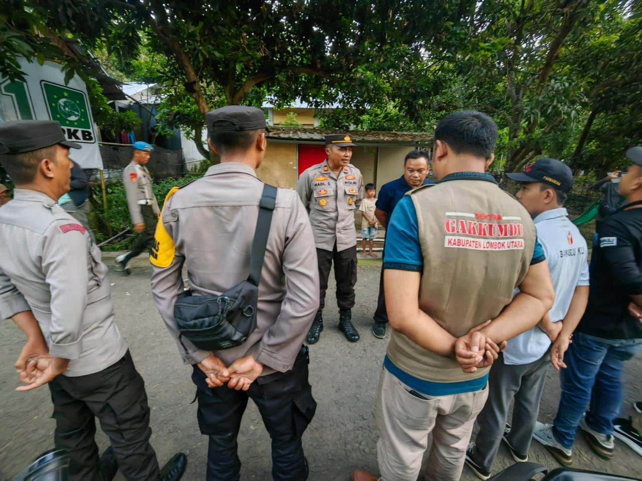 Puluhan Personil Polres Lombok Utara Mengamankan Kampanye di Enam Lokasi Berbeda