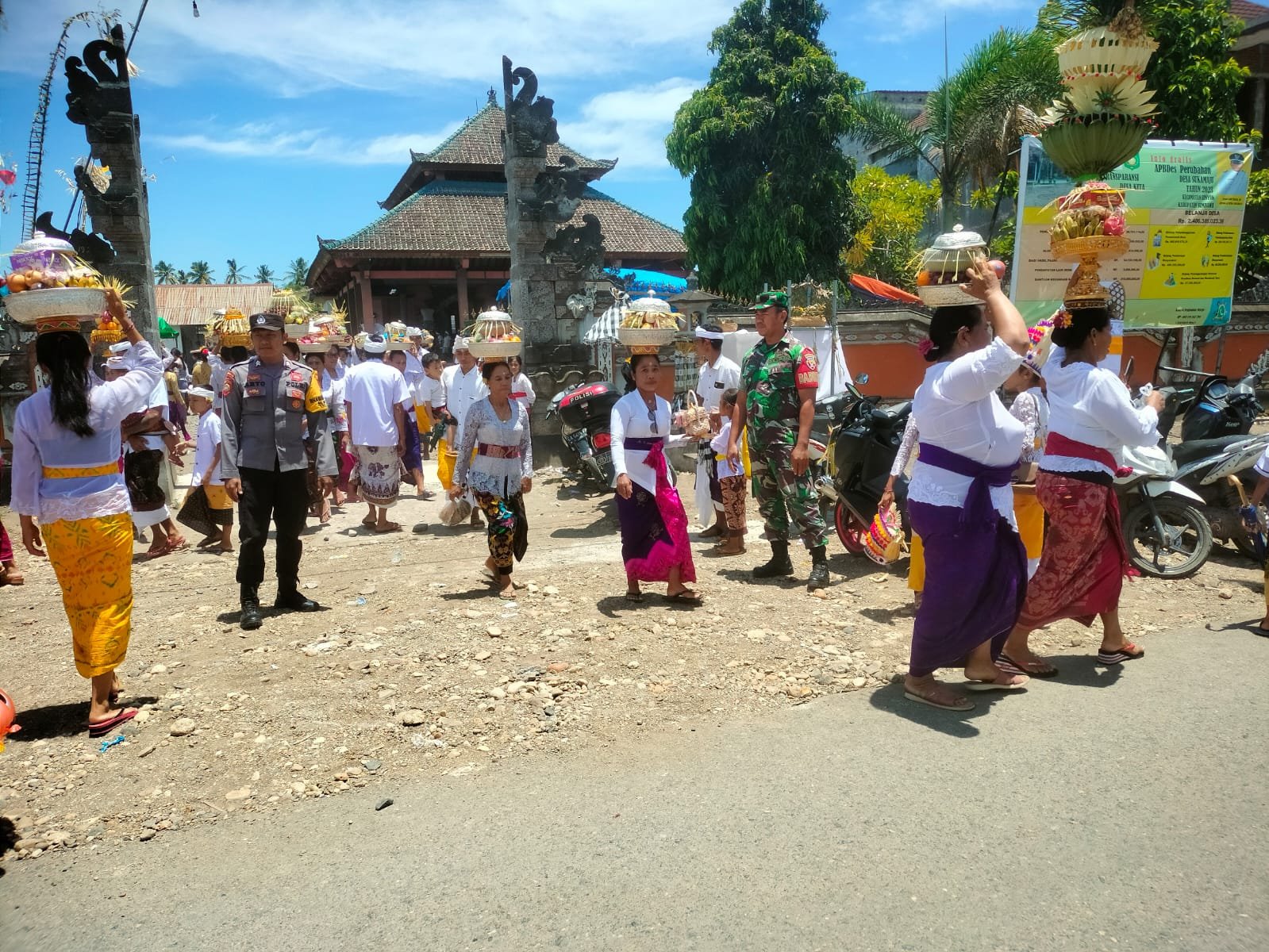 Nyaman Perayaan Galungan Ummat  Hindu di Sumbawa