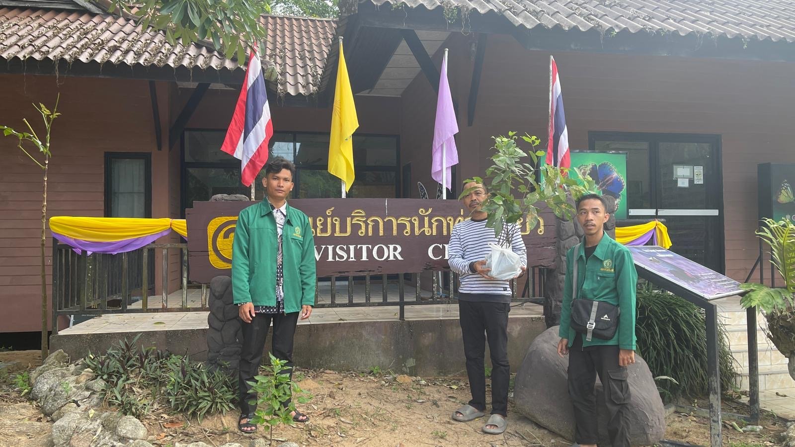 KKN Internasional IAIH Pancor Tanam Pohon di Budo-Su-Ngai Nasional Park dan Mayo Thailand