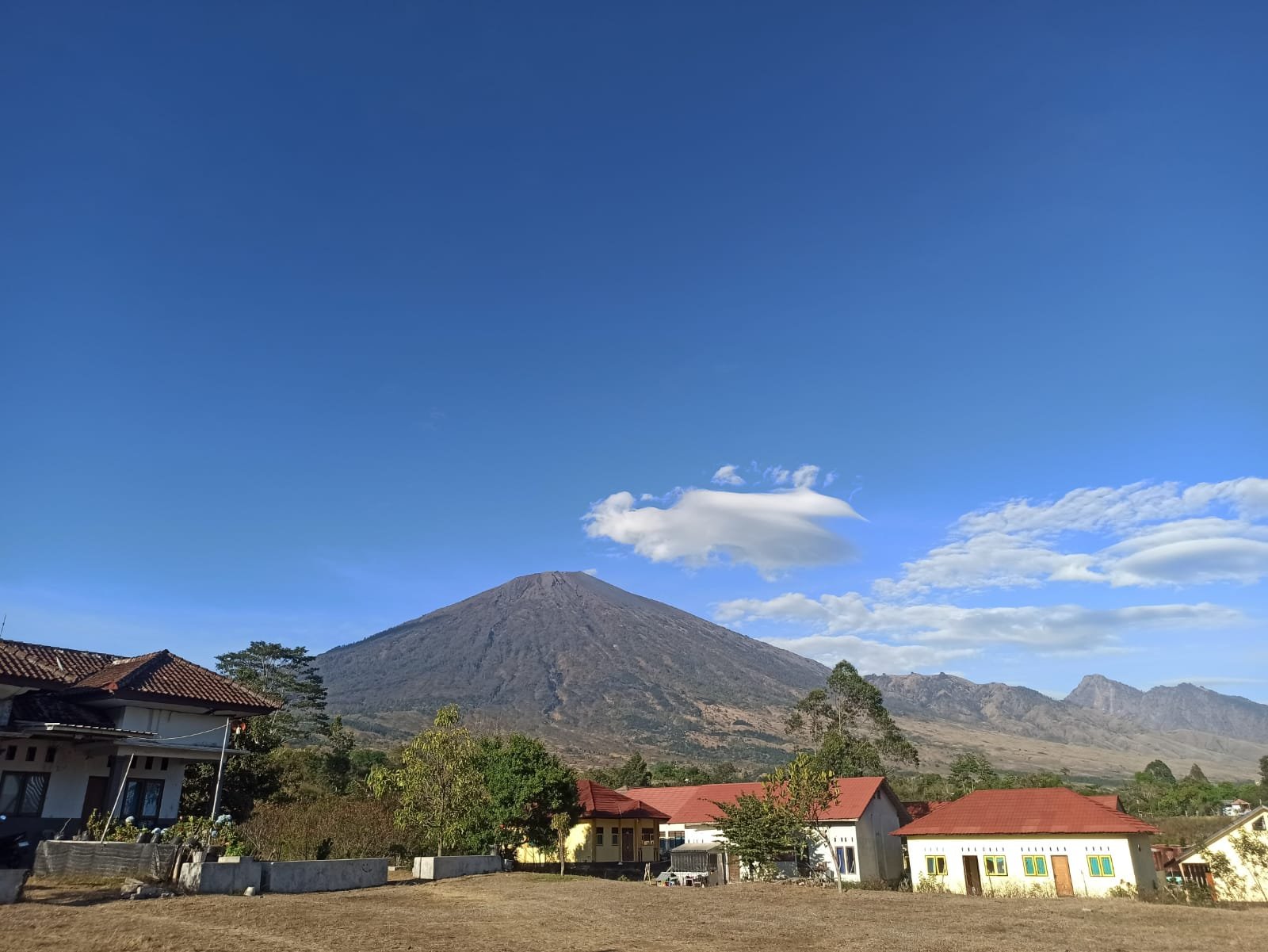 Pendaki Jakarta Jatuh Di Gunung Rinjani, Dua Hilang