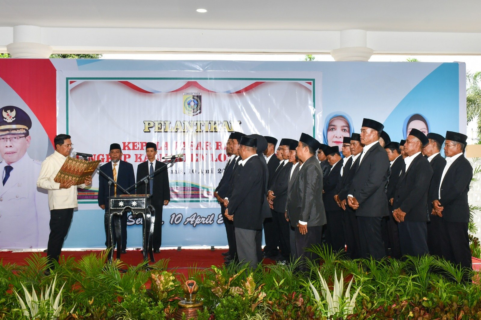 Bupati Lombok Timur Lantik 34 Kepala Pasar dan Kukuhkan Staf Khusus, Tegaskan Komitmen Tingkatkan Retribusi dan Pelayanan Publik