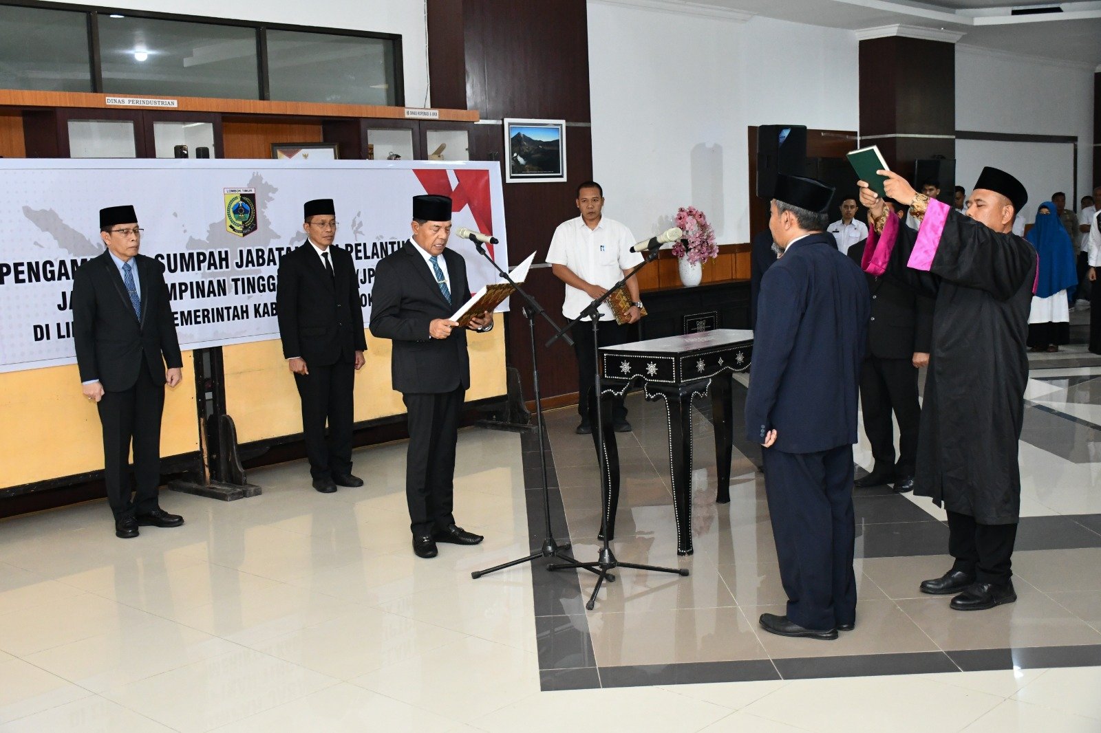 Dr. Mugni Resmi Dilantik sebagai Kepala Dinas Perpustakaan dan Kearsipan Lombok Timur