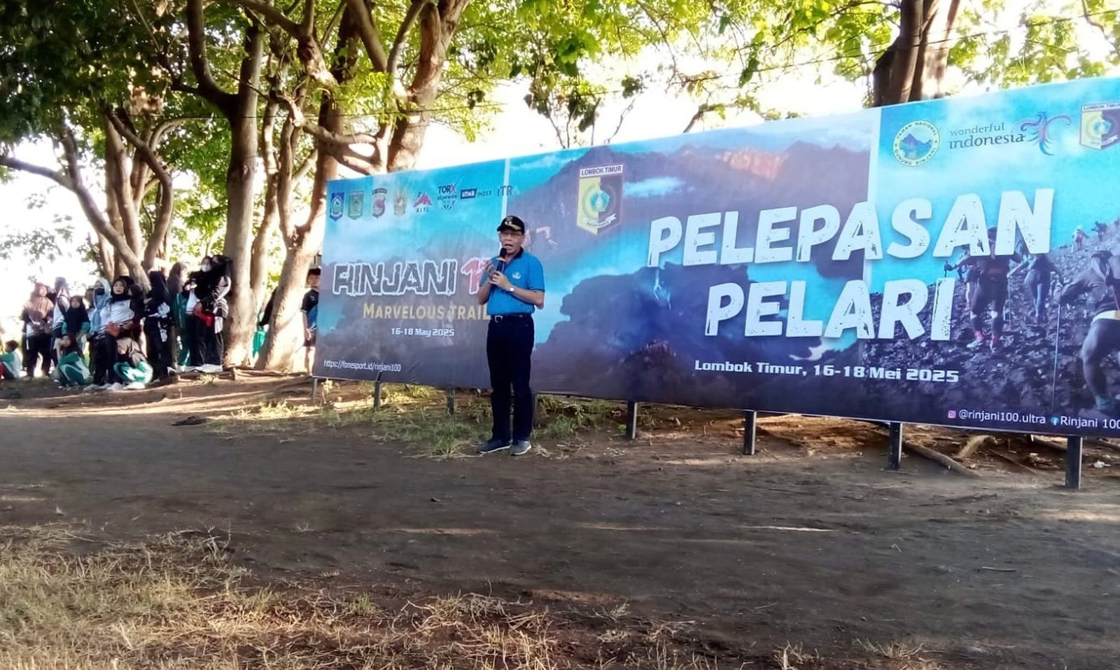 Pelepasan Peserta Kategori 162 Kilometer Rinjani 100