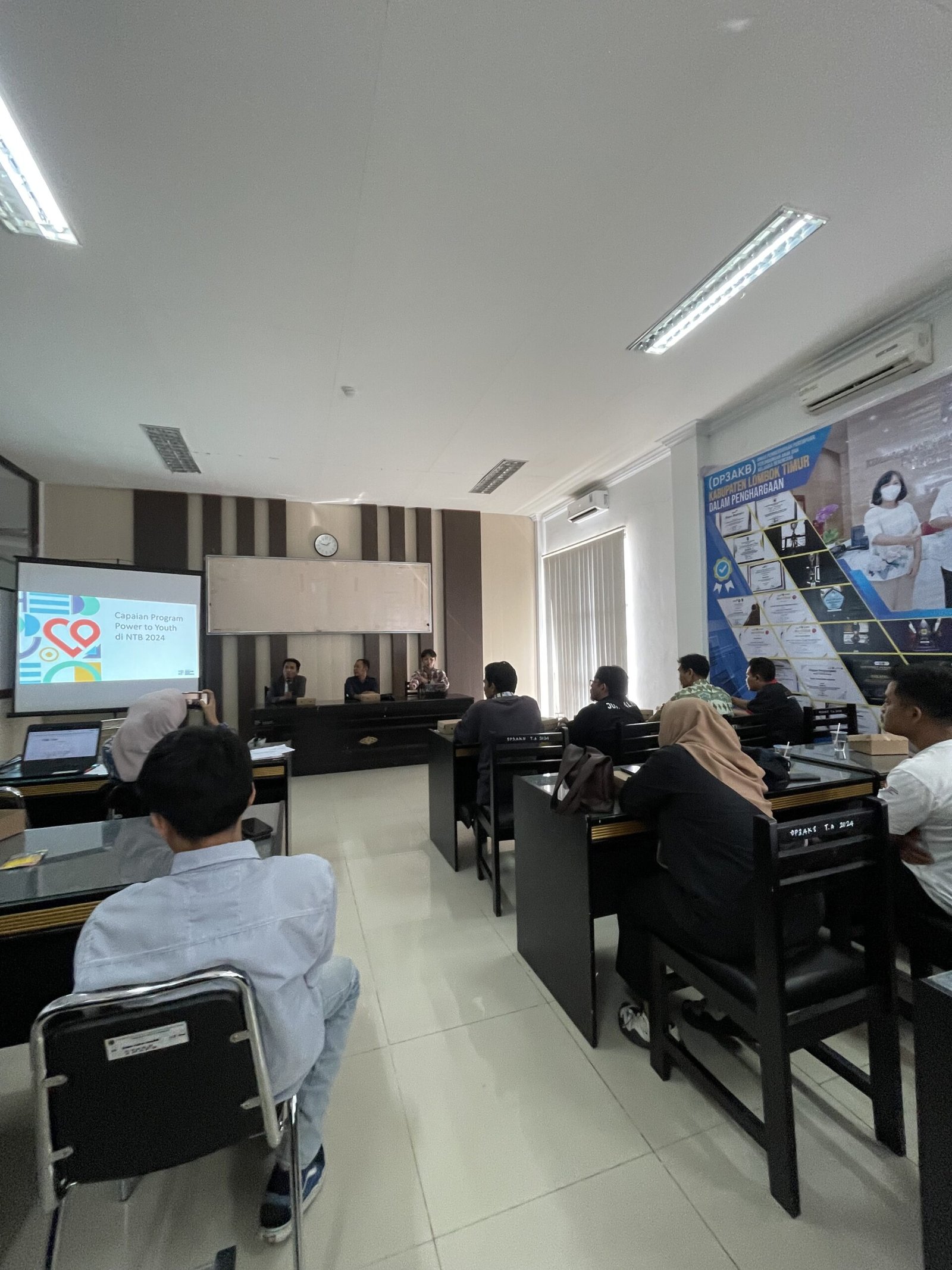 Jurnalis Lombok Timur Bahas Penerapan Perspektif Gender dalam Pemberitaan HKSR Remaja