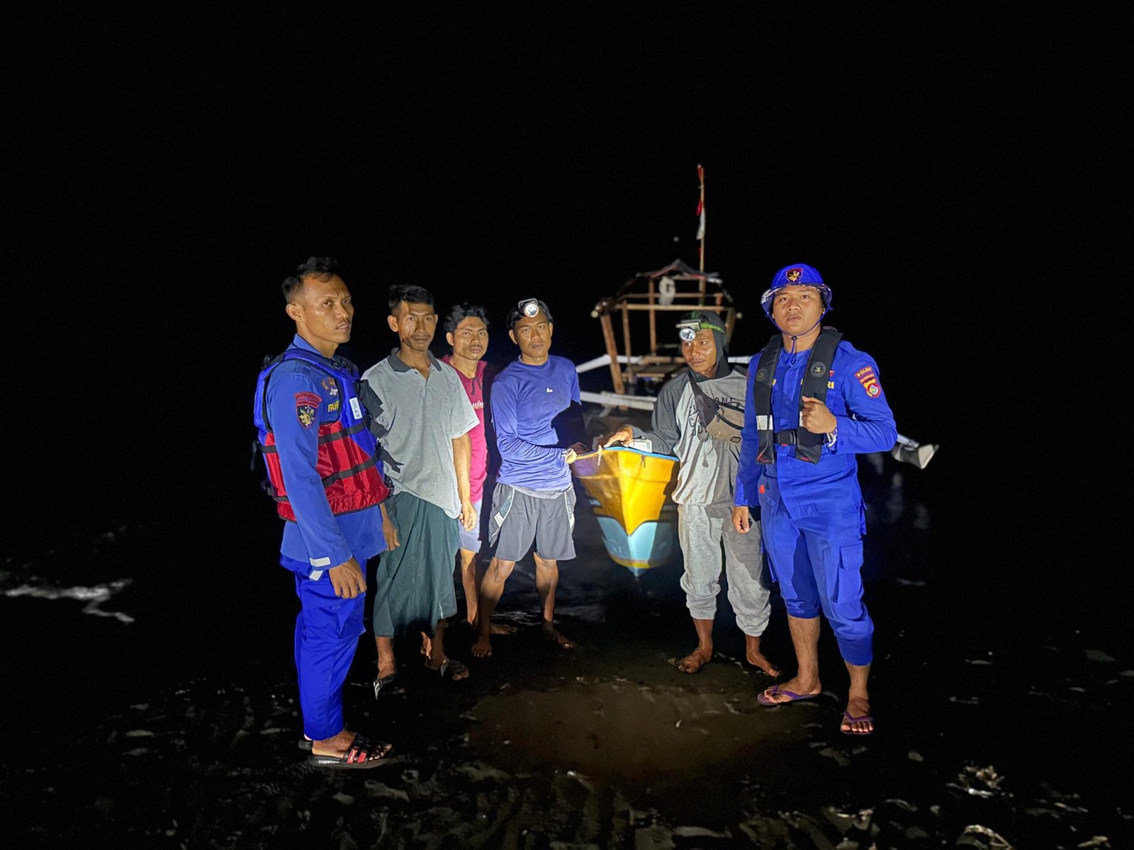 Kapal Patroli Pol Airud Selamatkan Nelayan Terombang Ambing di Tengah Laut