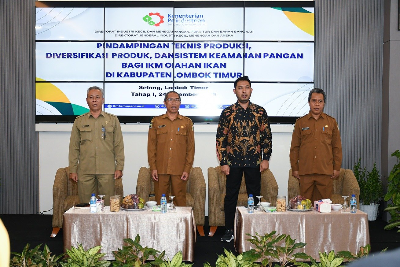 kantor Perindustrian Lotim Ajarkan warga Cara Tingkatkan Mutu Olahan Ikan