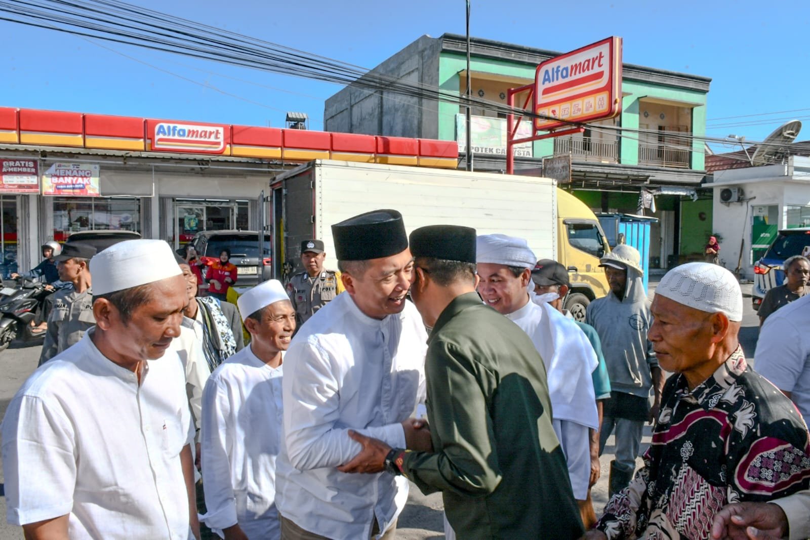 Peradaban Masyarakat Lahir dari Semangat Gotong Royong