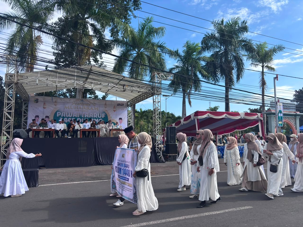 Semarak Parade Dulang Awali Festival 1 Muharram di Lombok Timur