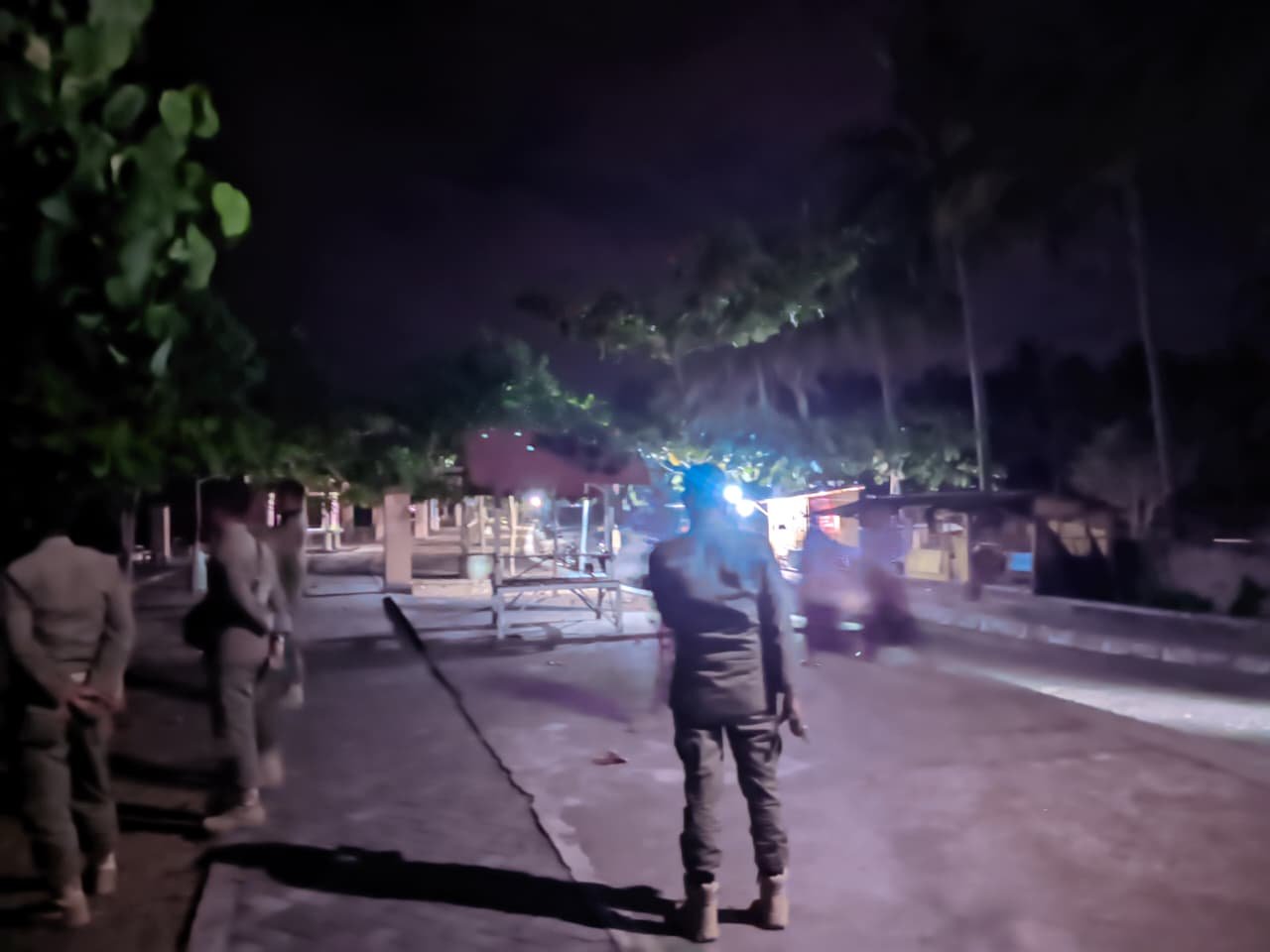 Satpol PP Lotim Musnahkan Miras di Pantai Suryawangi – Labuhan Haji