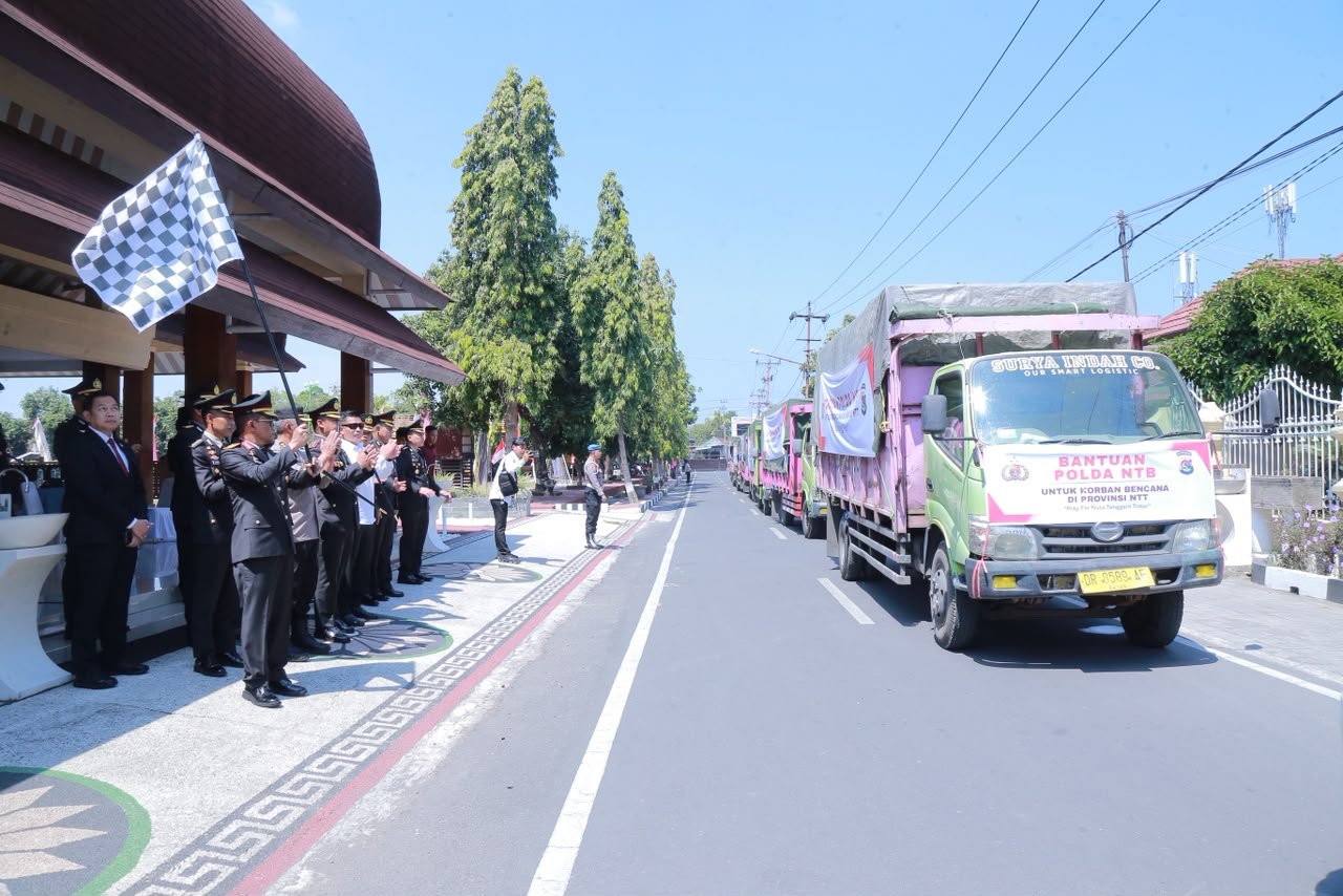 Kapolda NTB Kirim 8 Truk Bantuan dan Tim Trauma Healing untuk Korban Gempa NTT
